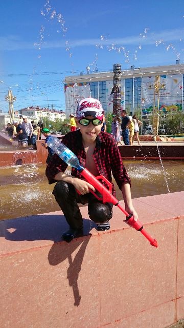 Веселье в фонтане на площади орджоникидзе 2