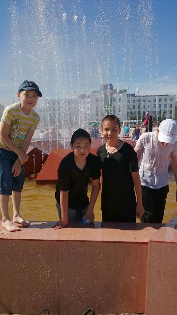 Веселье в фонтане на площади орджоникидзе6