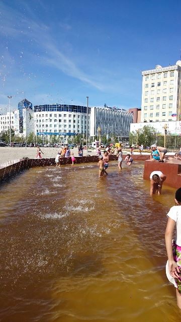 Веселье в фонтане на площади орджоникидзе7